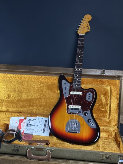 Fender American Vintage Jaguar 62 3 Tone Sunburst